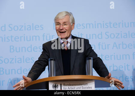 Berlin, Deutschland. 17. Dezember 2014. Presseerklärung der Labor Minister Nahles und Henning Voscherau "um den Mindestlohn-Kommission zu bestellen" an das Bundesministerium für Arbeit und Soziales, am 17. Dezember 2014 in Berlin Deutschland realisiert. / Foto: Henning Voscherau, neuer Chef der europäischen Mindestlohn. Bildnachweis: Reynaldo Chaib Paganelli/Alamy Live-Nachrichten Stockfoto