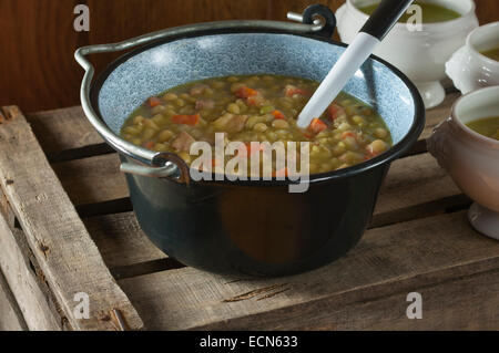 Skandinavische Erbsensuppe Stockfoto