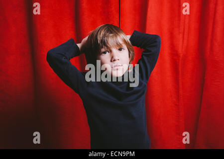 Studio-Porträt eines fünf Jahre alten Jungen Stockfoto