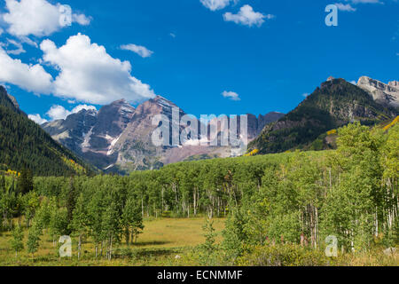 Maroon Bells Mountains in den Rocky Mountains in der Nähe von Aspen Colorado Stockfoto