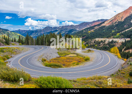 Haarnadel schalten Sie Highway 550 bekannt als die Million Dollar Highway zwischen Ouray & Silverton in den Rocky Mountains in Colorado Stockfoto