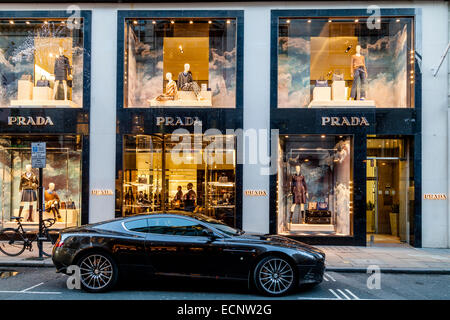 Die Prada-Geschäft In Old Bond Street, London, England Stockfoto