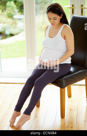 Frau sitzt Übungen Stockfoto