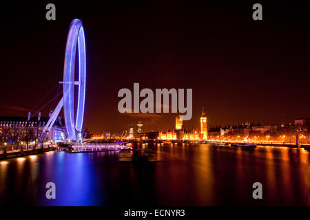 LONDON - 15 April: London Eye mit Big Ben am 15. April 2012 in London. Das größte Riesenrad Europas, Struktur des Lo Stockfoto