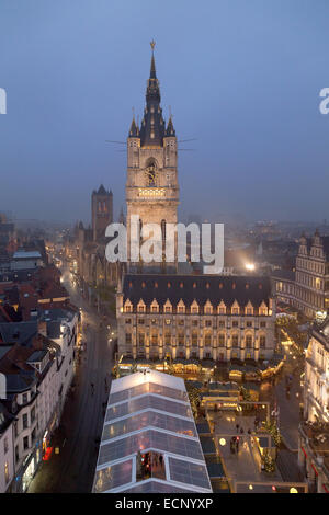 Gent Weihnachtsmarkt, und der Glockenturm, Gent (Gent), Belgien, Europa Stockfoto