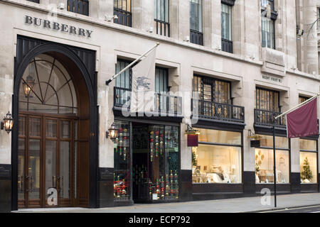 Vordere Fassade im Burberry Store in London England Stockfoto