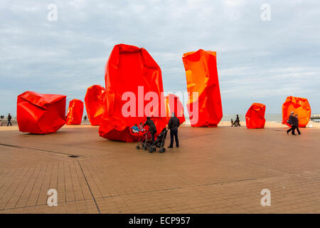 Kunstwerk, 'Rock Strangers' Metall Einbau des flämischen Künstlers Arne Quinze, am Heldenplatz, promenade in Oostende Stockfoto