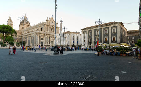 CATANIA, Sizilien, Italien - 27. September 2012: Ansicht von Giovanni Battista Vaccarini Duomo di Sant'Agata und U Liotru in Cathedra Stockfoto