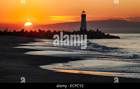 Leuchtturm auf Santa Cruz Shore Stockfoto