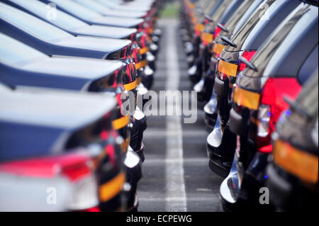 Hinten Schuss Von Autos In Einer Reihe Am Stau Stockfotografie Alamy