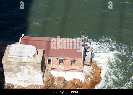 Altes Zollhaus unter der Golden Gate Bridge, San Francisco, Kalifornien, USA Stockfoto