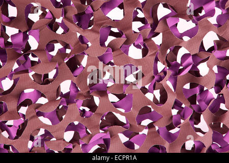 Gemusterten rot blinde Fenster im Landhaus-Küche mit Granit