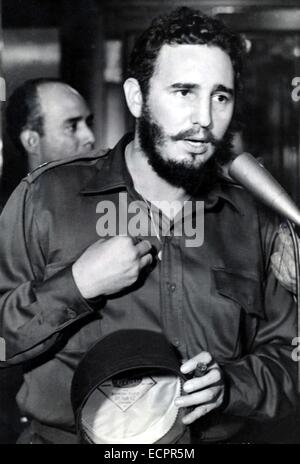 Den USA und Kuba kündigte eine Vereinbarung zwischen den beiden Ländern, die ein erster Schritt zur Normalisierung der Beziehungen. Bild: 22. April 1959 umgewandelt - Washington, DC, USA - A kubanischen Revolutionsführer, sein Land von Januar 1959 bis zu seiner Pensionierung im Februar 2008, FIDEL CASTRO führte, Kuba der erste kommunistische Staat in der westlichen Hemisphäre. Obwohl die USA hart versucht hat, ihn loszuwerden, überdauerte Präsident Castro nicht weniger als neun US-Präsidenten, da er die Macht im Jahr 1959 übernahm. Er ist Kubas diktatorischen Herrscher so lange geblieben, dass fast drei Viertel der seine Peo Stockfoto