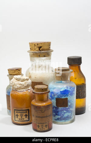 Alte chemische Gläser mit Chemikalien Stockfoto