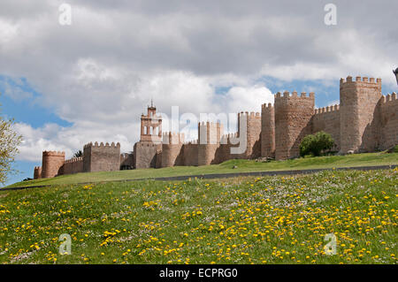 Avila Stadt Stadt Avila Wand Stadtfestung Wand Türmen Türme im romanischen Stil (Spanien Castilla Leon) Stockfoto