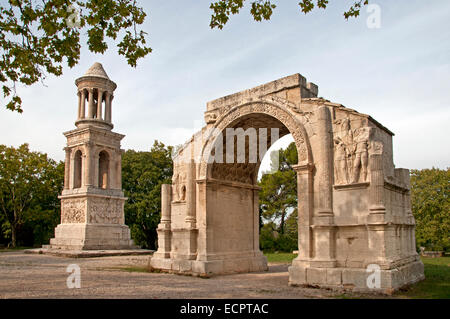 Roman Mausoleum und Gedenk Arch in St Remy de Provence römischen Stockfoto