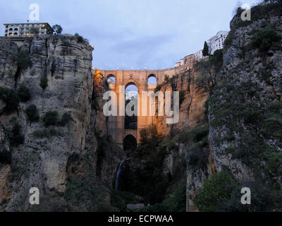 Puente Nuevo, neue Brücke über den Tajo-Schlucht in der Nacht, Ronda, Málaga Provinz, Andalusien, Spanien, Europa Stockfoto