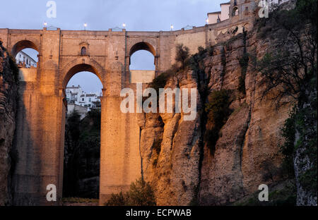 Puente Nuevo, neue Brücke über den Tajo-Schlucht in der Nacht, Ronda, Málaga Provinz, Andalusien, Spanien, Europa Stockfoto