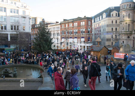 2014 Birmingham Frankfurter Weihnachtsmarkt vom Victoria Square hinunter New Street Birmingham England suchen Stockfoto