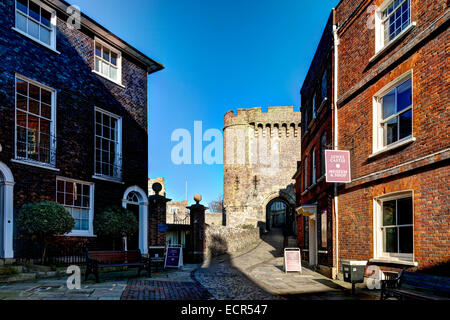 Die Barbican Gate und Schlosseingang, Lewes Castle, Lewes, Sussex, England Stockfoto