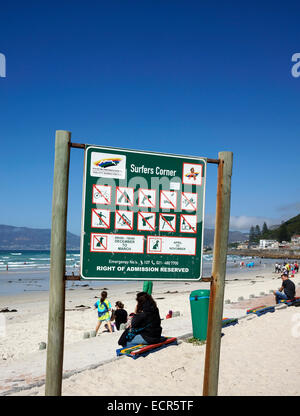 Information der Öffentlichkeit melden Sie am Strand von Surfer Ecke am Muizenberg in der Nähe von Cape Town, Südafrika. Stockfoto
