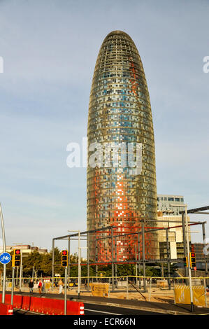 Blick auf den Torre Agbar (Agbar-Turm) Barcelon, Spanien. Das 32-Geschichte Büro-Hochhaus misst 142m Stockfoto