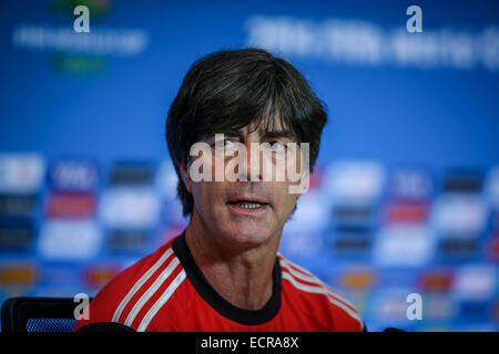 2014 FIFA World Cup - Tag 4 - Deutschlands coach Joachim Low und Torwart Manuel Neuer nehmen Teil in einer Pressekonferenz vor ihrem Spiel mit Portugal (16. Juni 2014) Featuring: Joachim Low wo: SALVADOR, BA wann: 15. Juni 2014 Stockfoto