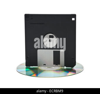 CD und Diskette isoliert auf weiss Stockfoto
