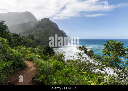 Meerblick von der Napali Coast Trail auf der hawaiianischen Insel Kauai. Stockfoto