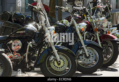 VALLADOLID, Spanien – 2. September 2012: Zeile von Motorrädern bei einem Treffen von Oldtimern in Valladolid, Spanien am 2. September 2012 Stockfoto