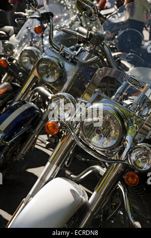 VALLADOLID, Spanien – 2. September 2012: Eine Reihe von Motorrad Scheinwerfer bei einem Treffen von Oldtimern in Valladolid, Spanien am Septe Stockfoto