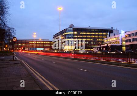 Charing Cross in Glasgow, Schottland in der Abenddämmerung Stockfoto