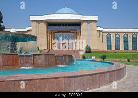 Die öffentliche Bibliothek in russischem Stilarchitektur in der Hauptstadt Taschkent, Usbekistan Stockfoto