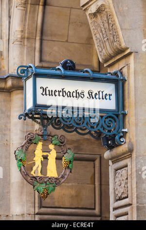 ZEICHEN VON AUERBACHS KELLER RESTAURANT AT MADLER PASSAGE, LEIPZIG, SACHSEN, DEUTSCHLAND Stockfoto