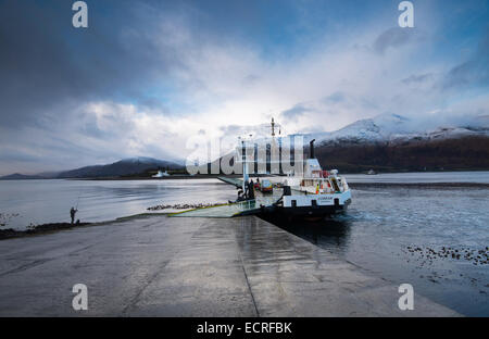 Der Corran Fähre über Loch Linnhe in der Nähe von Fort William in Schottland, Großbritannien Stockfoto