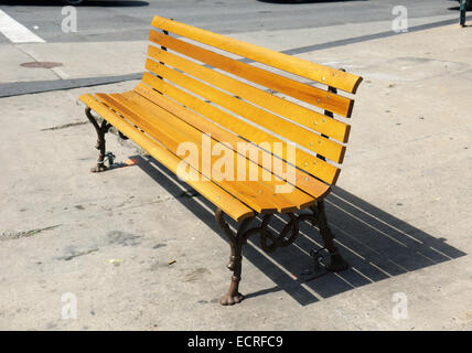 Aus Gusseisen und Holz Bank Stockfoto, Bild: 102800607 - Alamy