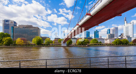 HOLBEINSTEIG STEG, MAINS, WOLKENKRATZER, BANK, BANKGEBÄUDEN, FINANCIAL DISTRICT, FRANKFURT, HESSEN, DEUTSCHLAND Stockfoto