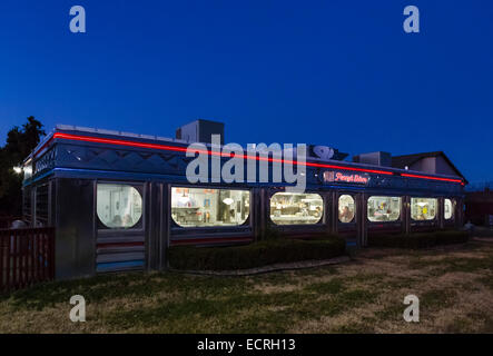 Pennys Diner, einem traditionellen Eisenbahn Auto Stil american Diner in Alpine, Texas, USA Stockfoto