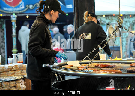 Warme Küche Grill, Weihnachten Markt, Londonderry, Nordirland.  Foto © George Sweeney/Alamy Stockfoto