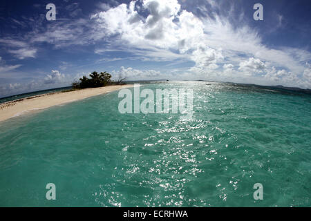 Segeln auf einer abgelegenen Insel vor der Küste von Puerto Rico. Stockfoto