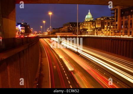 Charing Cross in Glasgow, Schottland in der Abenddämmerung Stockfoto