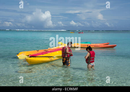 Mikronesien, Marianen, US-Territorium Guam, Tamuning. Popular Ypao Strand Tumon Bay entlang der Philippinensee. Stockfoto