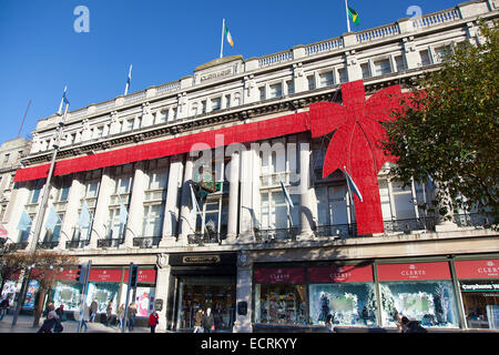 Irland, Dublin, äußere Clerys Kaufhaus auf O' Connell Street dekoriert für Weihnachten. Stockfoto