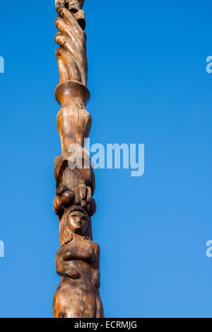 False Creek Totem Skulptur von Eric Neighbour, Sutcliffe Park, Granville Island, Vancouver, Britisch-Kolumbien, Kanada Stockfoto