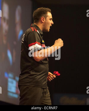 London, UK. 18. Dezember 2014. William Hill PDC World Darts Championship. Joe Cullen [ENG] Credit: Aktion Plus Sport/Alamy Live-Nachrichten Stockfoto