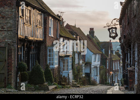 Sonnenuntergang am Mermaid Street in Rye, East Sussex, England Stockfoto