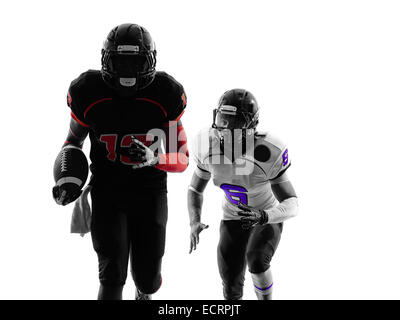 zwei american-Football-Spieler laufen in Silhouette Schatten auf weißem Hintergrund Stockfoto