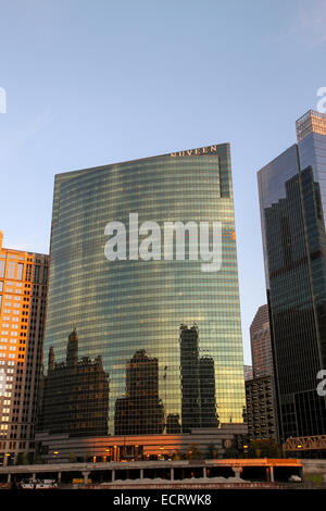 333 Wacker Drive, Chicago. Das Gebäude wurde von der Firma Kohn Pederson Fox Assocates entworfen und im Jahr 1983 abgeschlossen Stockfoto