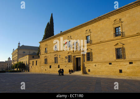 Parador Nacional del Condestable Davalos und Palacio de Las Cadenas, Architekt 16. Jahrhundert durch Andrés de Vandelvira Stockfoto