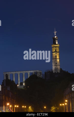 Nelson-Monument in der Abenddämmerung von Princes Street, Calton Hill, Edinburgh, Region Lothian, Schottland, Vereinigtes Königreich, Europa Stockfoto